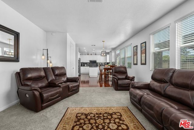 9626 Hanna Avenue, Chatsworth (los Angeles), CA 91311