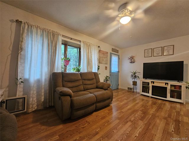 4 Pinegrove Drive, Wurtsboro, NY 12790
