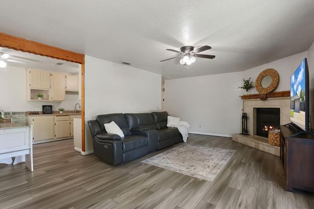 822 Buchanon Ln, Manteca, CA 95336