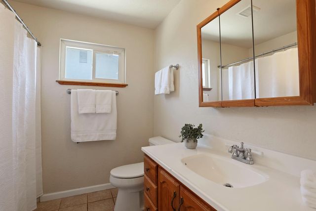 822 Buchanon Ln, Manteca, CA 95336