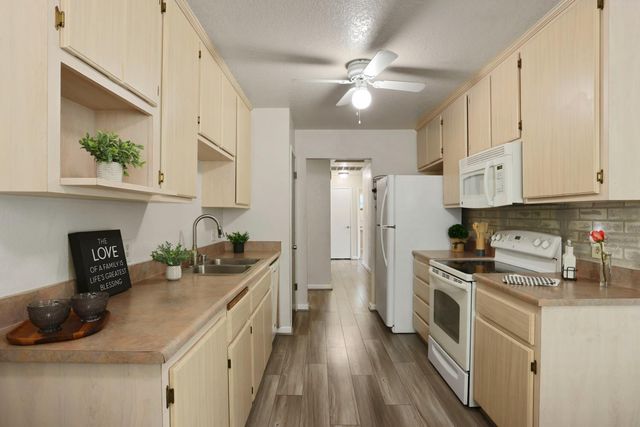 822 Buchanon Ln, Manteca, CA 95336