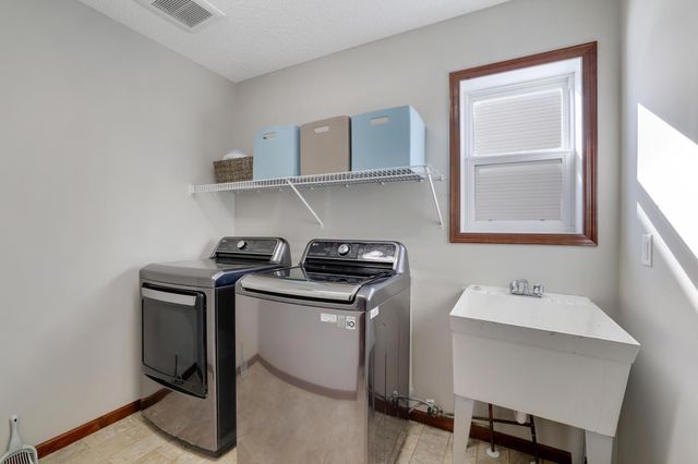 2105 Pembina Lane, Shakopee, MN 55379