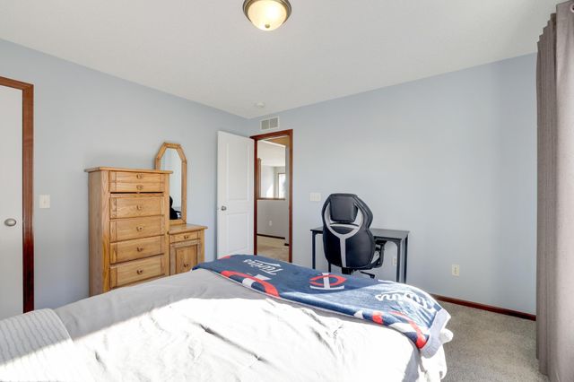 2105 Pembina Lane, Shakopee, MN 55379