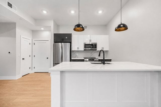 379 Somerville 3, Somerville, MA 02143