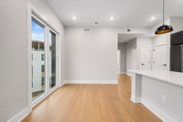 379 Somerville 3, Somerville, MA 02143