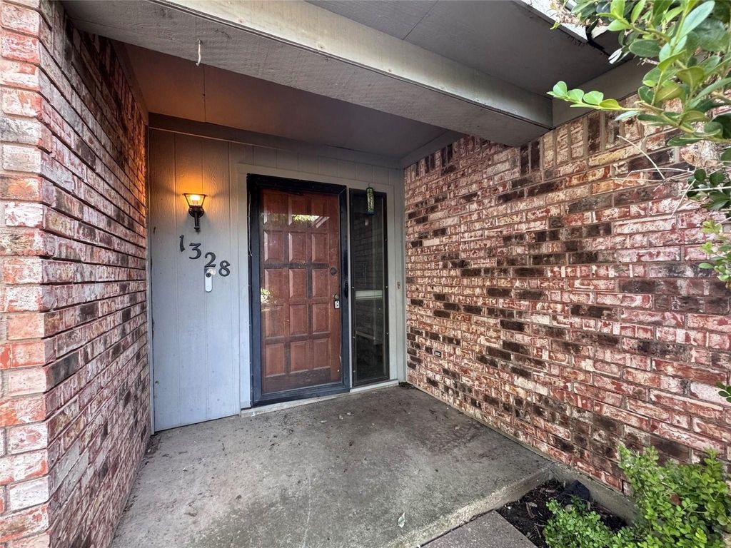 1328 Timbercreek Road, Benbrook, TX 76126 — photo 2