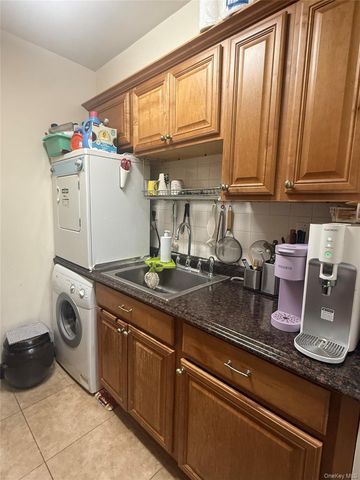 4260 157th Street 3D, Flushing, NY 11355