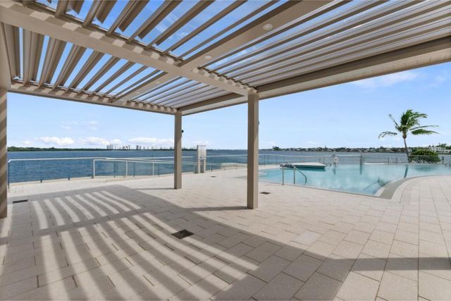 100 Lakeshore Drive 957, North Palm Beach, FL 33408
