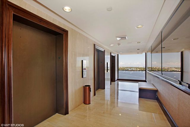 100 Lakeshore Drive 957, North Palm Beach, FL 33408