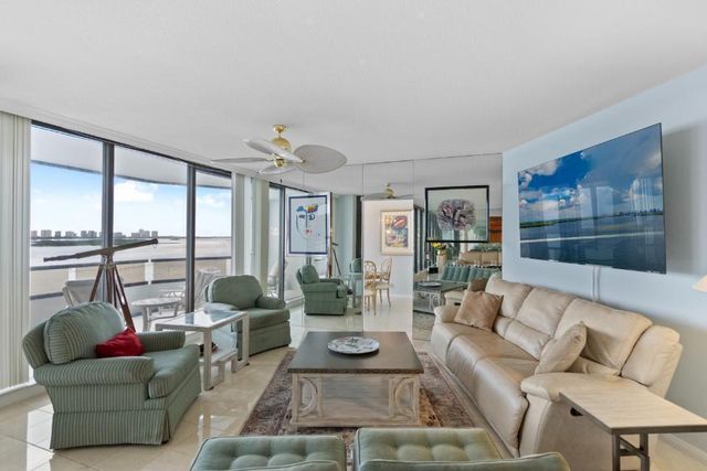 100 Lakeshore Drive 957, North Palm Beach, FL 33408