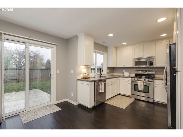 400 Sw 14TH Ct, Canby, OR 97013