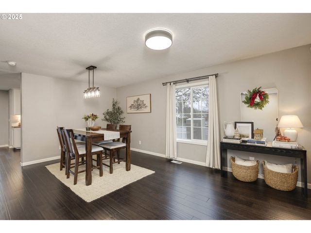 400 Sw 14TH Ct, Canby, OR 97013