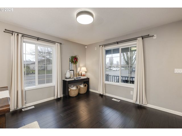 400 Sw 14TH Ct, Canby, OR 97013