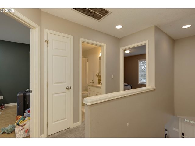 400 Sw 14TH Ct, Canby, OR 97013