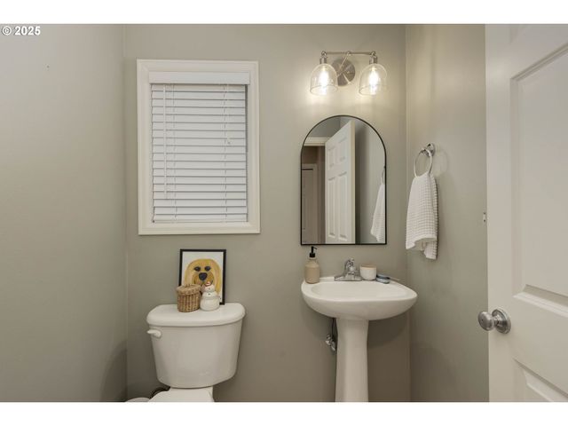 400 Sw 14TH Ct, Canby, OR 97013