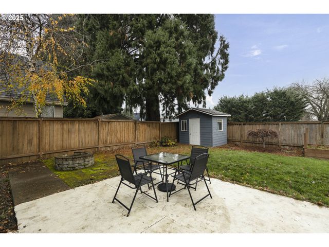 400 Sw 14TH Ct, Canby, OR 97013