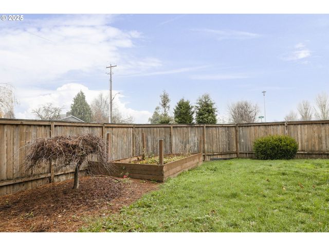 400 Sw 14TH Ct, Canby, OR 97013