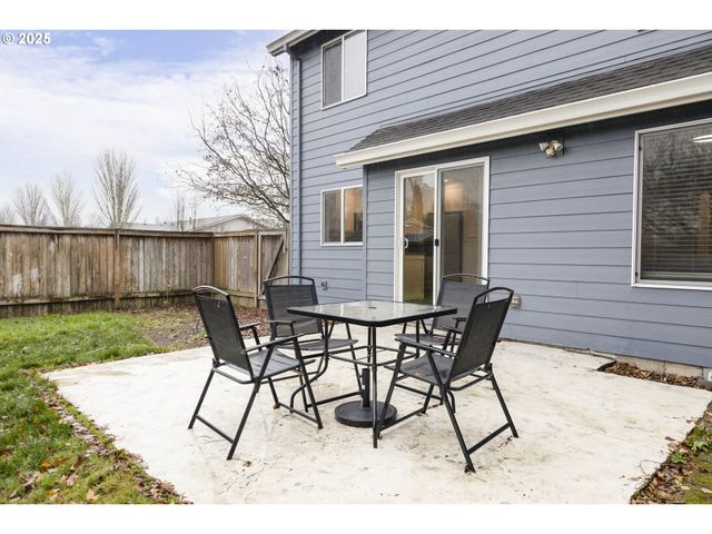 400 Sw 14TH Ct, Canby, OR 97013