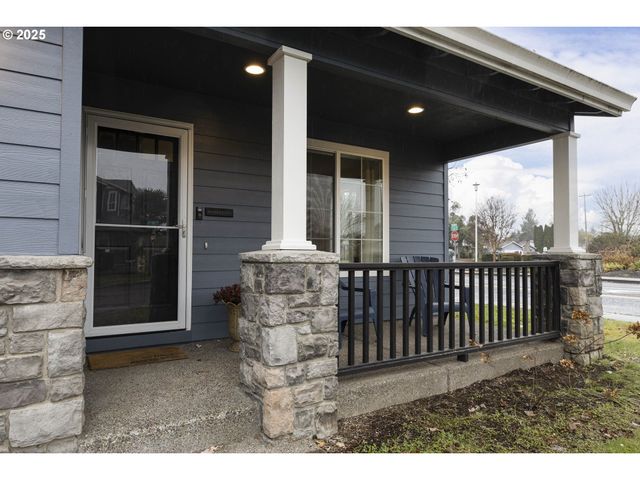 400 Sw 14TH Ct, Canby, OR 97013