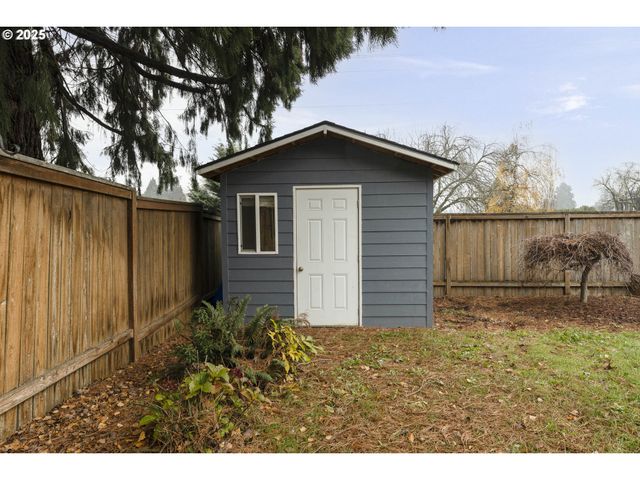 400 Sw 14TH Ct, Canby, OR 97013