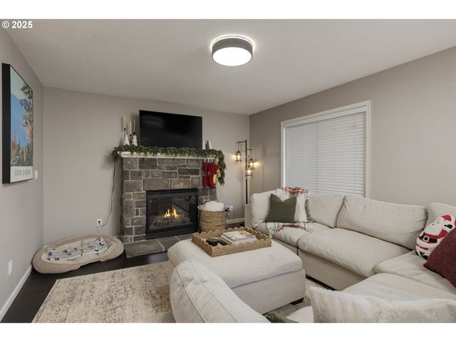 400 Sw 14TH Ct, Canby, OR 97013