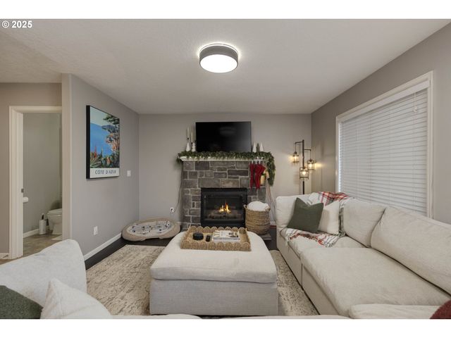 400 Sw 14TH Ct, Canby, OR 97013