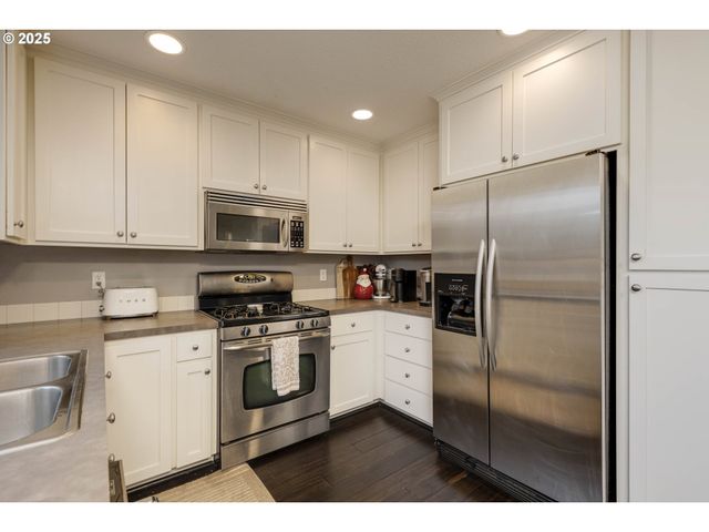 400 Sw 14TH Ct, Canby, OR 97013