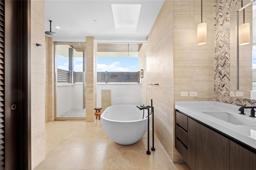 Image 10 of property listing at 200 BEACHFRONT RESIDENCES 4141, Dorado, PR 00646