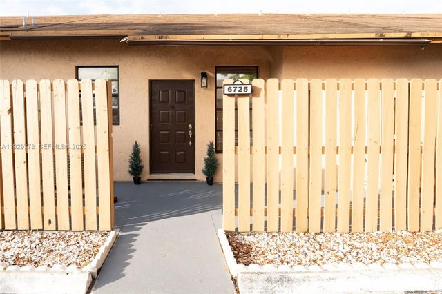 6725 NW 192nd Ln 0, Hialeah, FL 33015