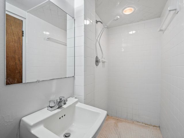 1025 Fisher AVE, Salem, VA 24153