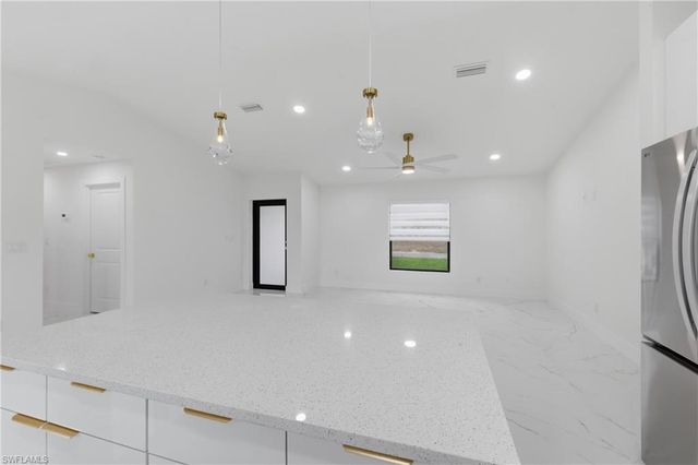924 NE 20th ST, Cape Coral, FL 33909