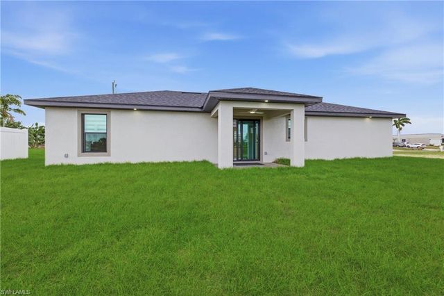 924 NE 20th ST, Cape Coral, FL 33909