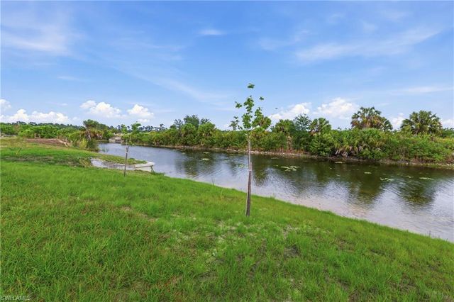 924 NE 20th ST, Cape Coral, FL 33909
