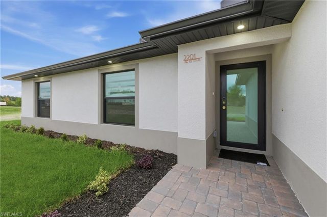 924 NE 20th ST, Cape Coral, FL 33909