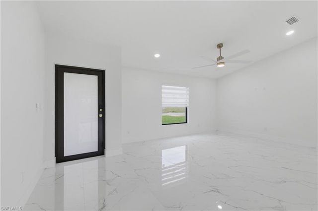 924 NE 20th ST, Cape Coral, FL 33909