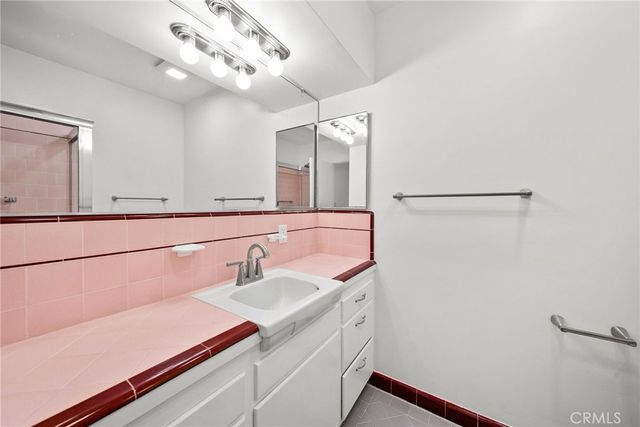 10257 Mcvine Avenue, Sunland, CA 91040