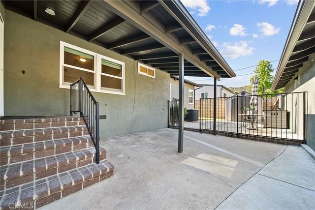 10257 Mcvine Avenue, Sunland, CA 91040