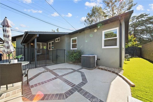 10257 Mcvine Avenue, Sunland, CA 91040