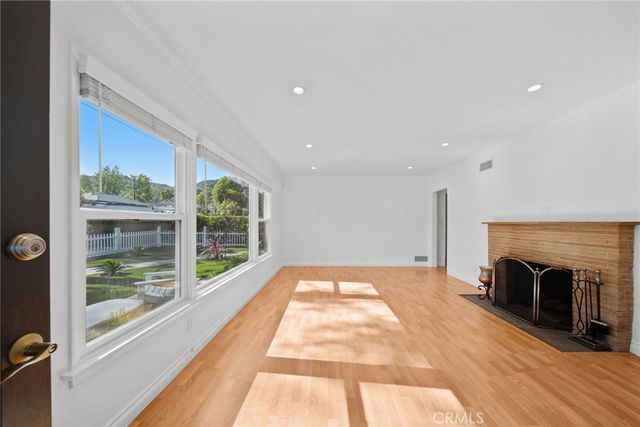 10257 Mcvine Avenue, Sunland, CA 91040