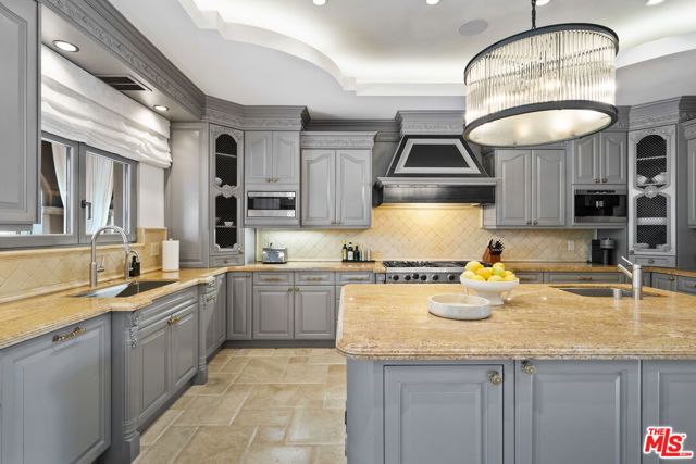 2463 Achilles Drive, Los Angeles, CA 90046