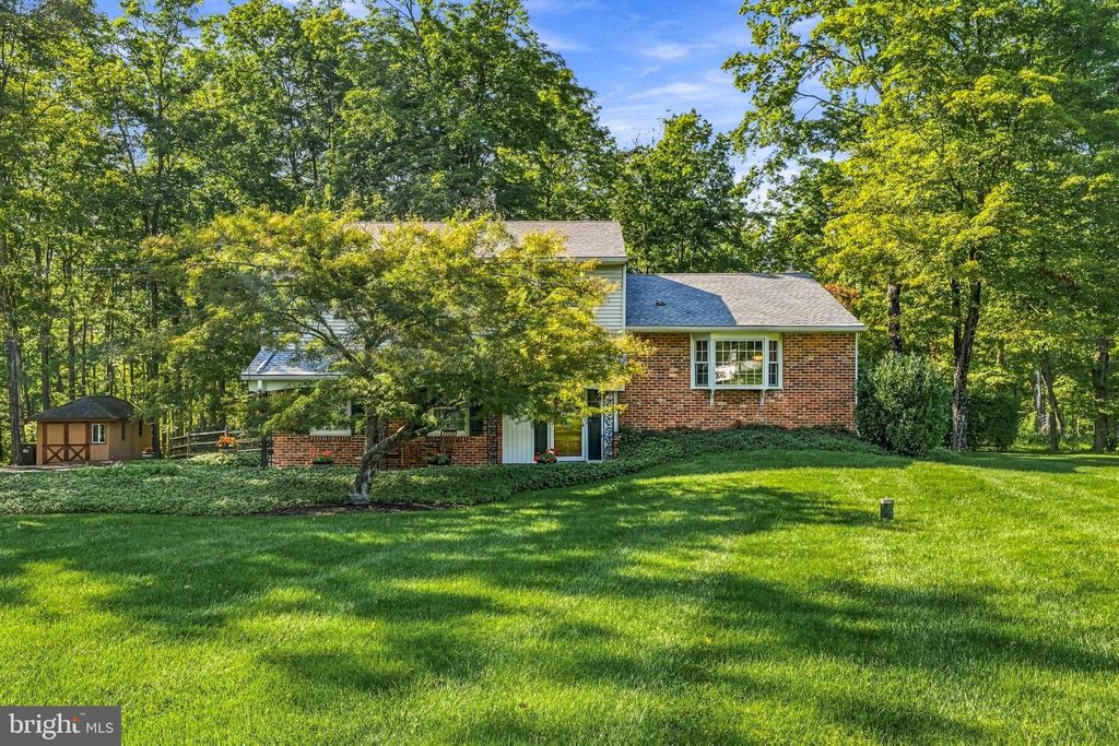 523 SAINT LAWRENCE WAY, FURLONG, PA 18925 — exterior