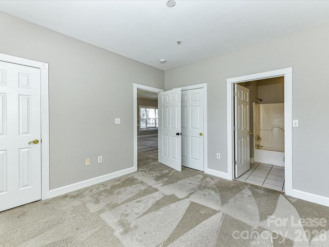 8658 Coralbell Lane, Charlotte, NC 28213