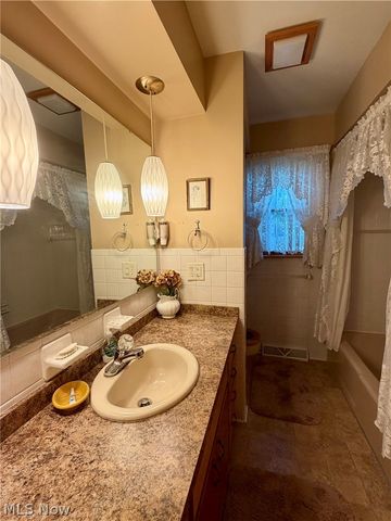2849 Hoagland Blackstub Road, Cortland, OH 44410