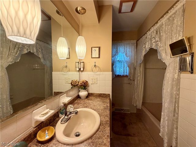 2849 Hoagland Blackstub Road, Cortland, OH 44410