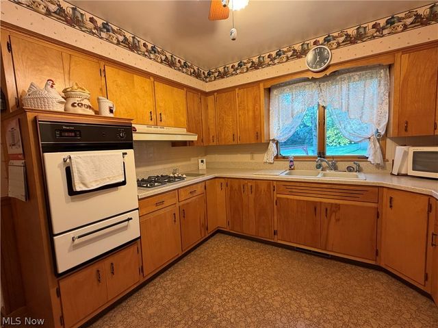 2849 Hoagland Blackstub Road, Cortland, OH 44410
