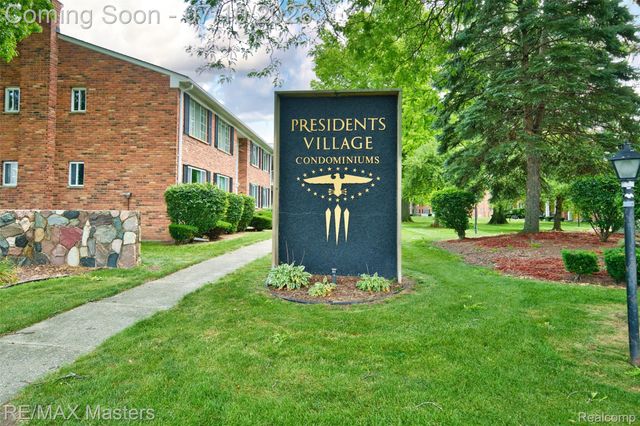 29606 Hoover Road 606, Warren, MI 48093