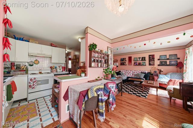 29606 Hoover Road 606, Warren, MI 48093