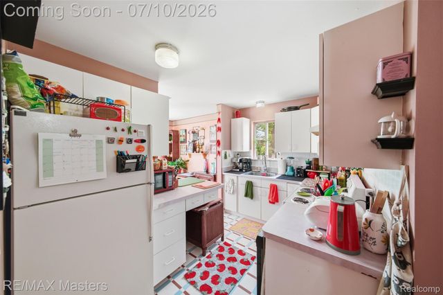 29606 Hoover Road 606, Warren, MI 48093