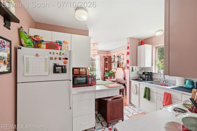 29606 Hoover Road 606, Warren, MI 48093