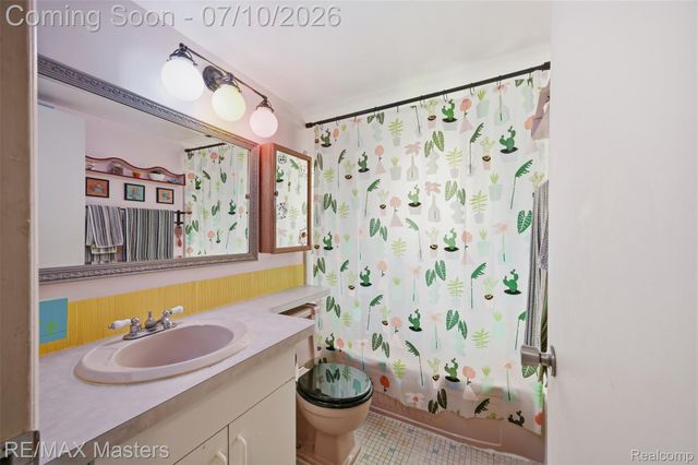 29606 Hoover Road 606, Warren, MI 48093
